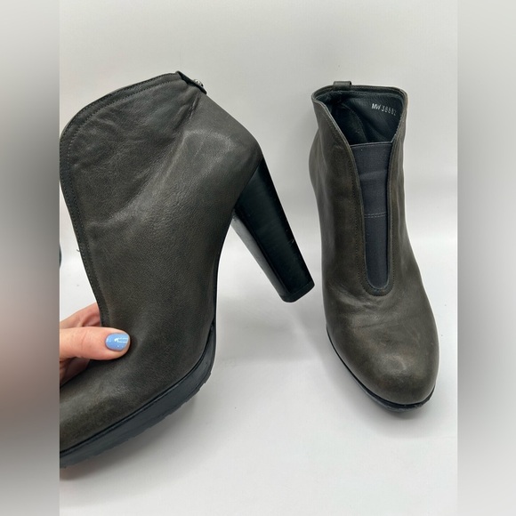 Stuart Weitzman Gray Green  Leather Platform Heels Ankle Bootie Women's size 8.5 - Picture 5 of 13